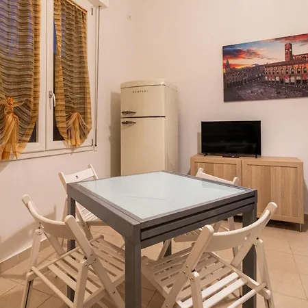 Apartment Achillini 9