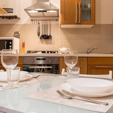 Apartment Achillini 9